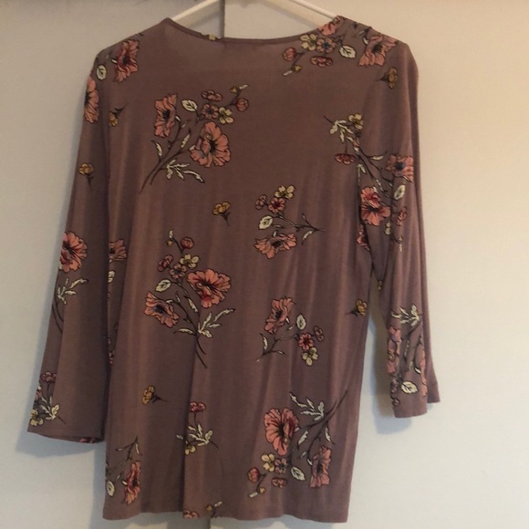 Like new soft purple long sleeve - Picture 2 of 4